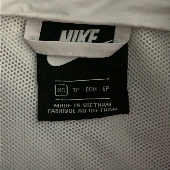 Nike white and silver Wind breaker - Picture 2 of 4